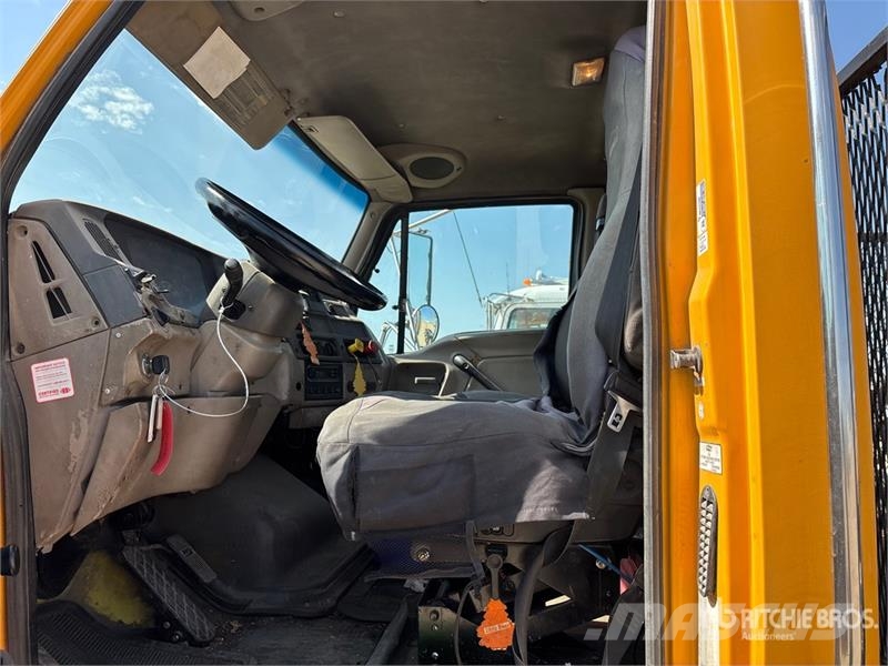 Sterling LT7500 شاحنات مسطحة/مفصلية الجوانب