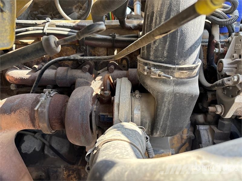 Sterling LT7500 شاحنات مسطحة/مفصلية الجوانب