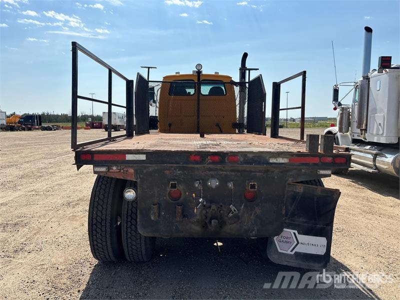 Sterling LT7500 شاحنات مسطحة/مفصلية الجوانب