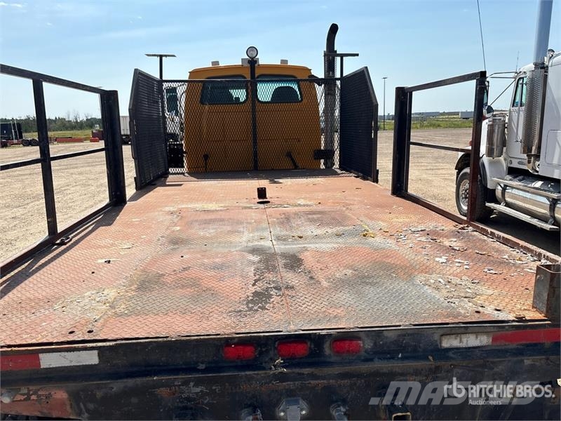 Sterling LT7500 شاحنات مسطحة/مفصلية الجوانب