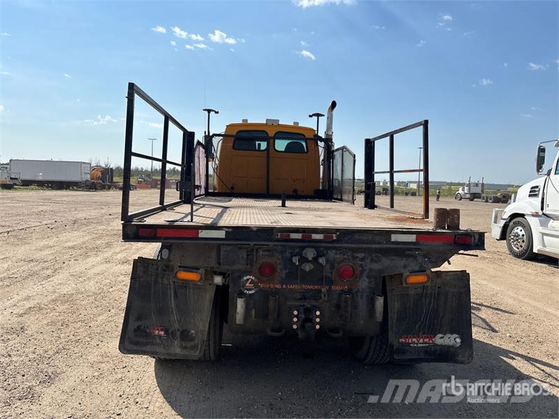 Sterling LT7500 شاحنات مسطحة/مفصلية الجوانب
