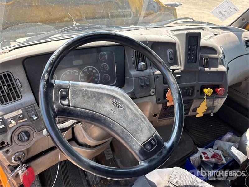 Sterling LT7500 شاحنات مسطحة/مفصلية الجوانب