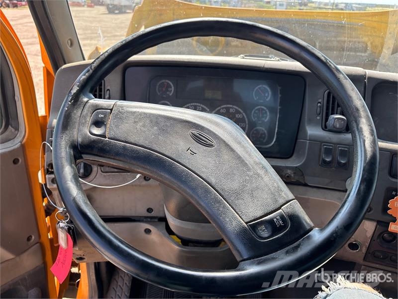 Sterling LT7500 شاحنات مسطحة/مفصلية الجوانب