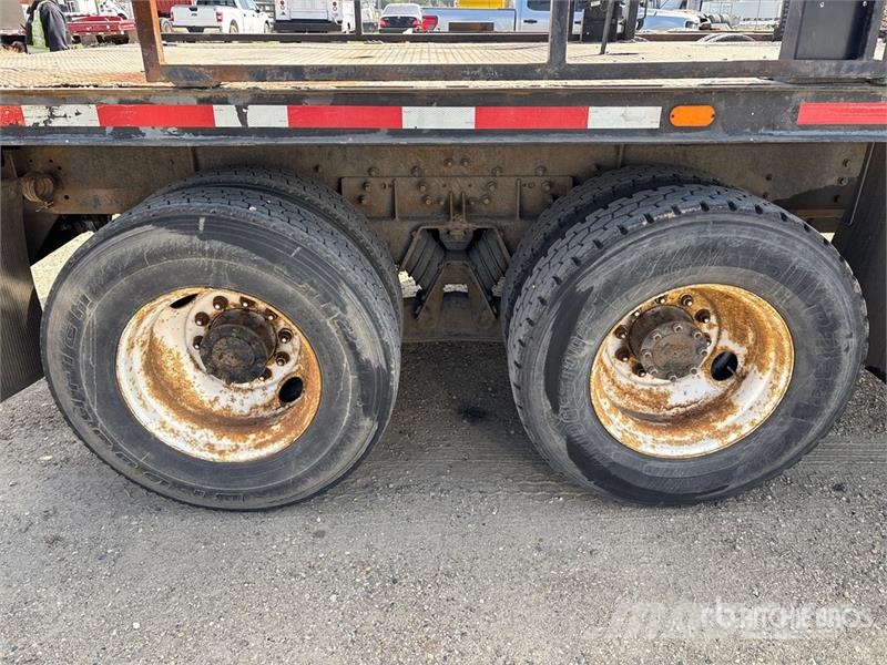 Sterling LT7500 شاحنات مسطحة/مفصلية الجوانب