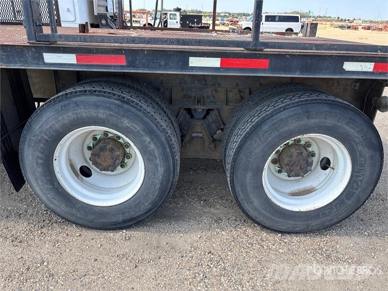 Sterling LT7500 شاحنات مسطحة/مفصلية الجوانب