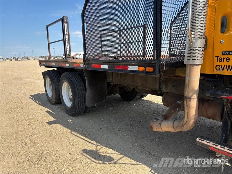 Sterling LT7500 شاحنات مسطحة/مفصلية الجوانب