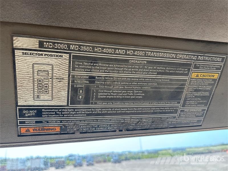 Sterling LT7500 شاحنات مسطحة/مفصلية الجوانب