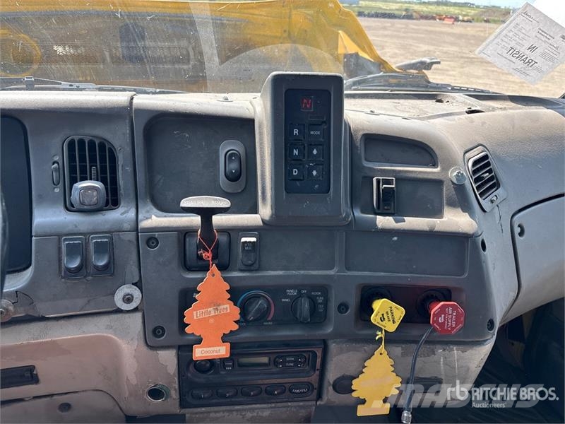 Sterling LT7500 شاحنات مسطحة/مفصلية الجوانب