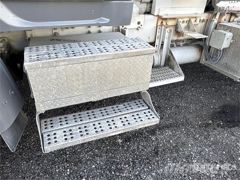 Sterling LT9500 Kamioni mešalice za beton