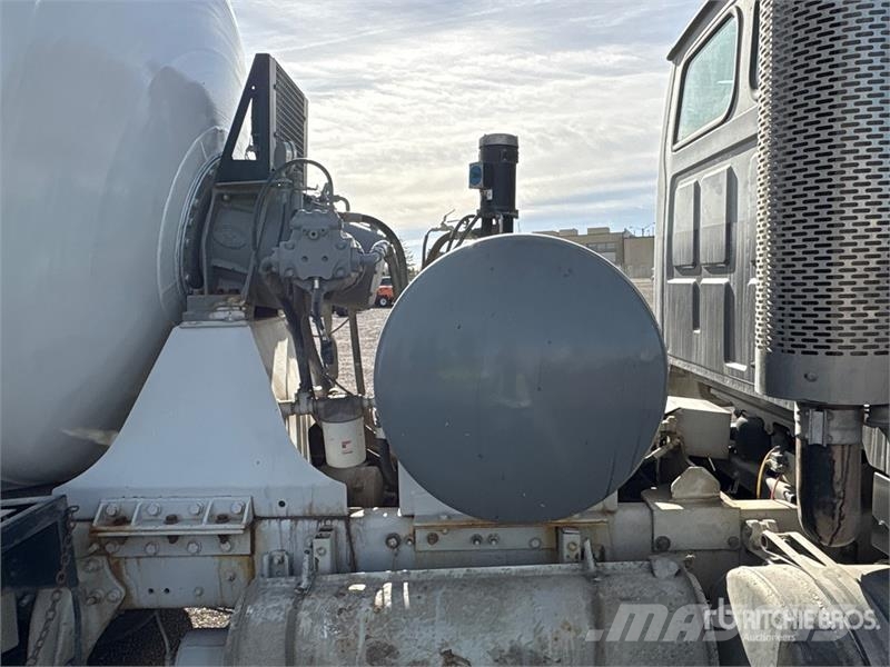 Sterling LT9500 Concrete trucks