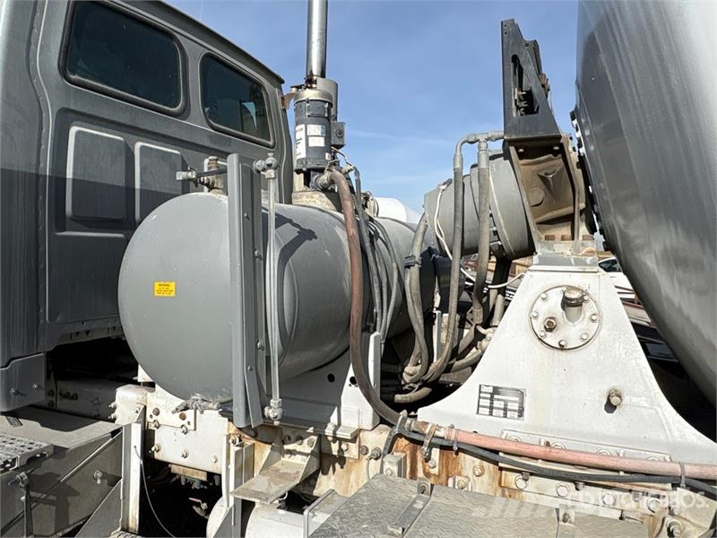 Sterling LT9500 Concrete trucks