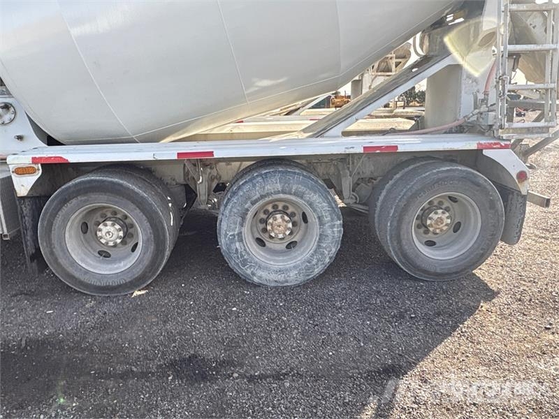 Sterling LT9500 Kamioni mešalice za beton