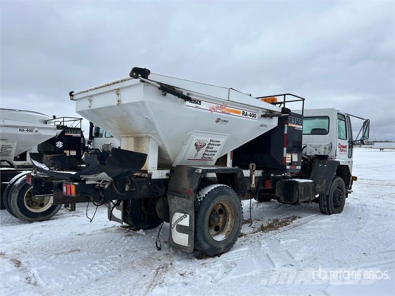 Sterling RA-400 300 gal on Sterling 4x2 Hot Patch Truck Tovornjaki cisterne