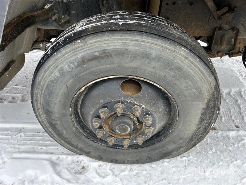 Sterling RA-400 300 gal on Sterling 4x2 Hot Patch Truck Tovornjaki cisterne