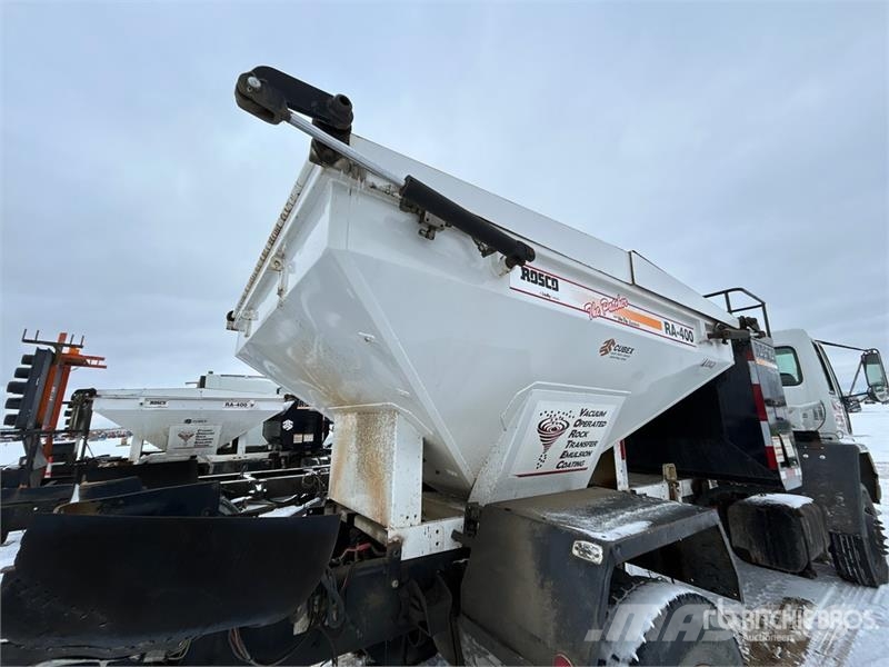 Sterling RA-400 300 gal on Sterling 4x2 Hot Patch Truck Tovornjaki cisterne
