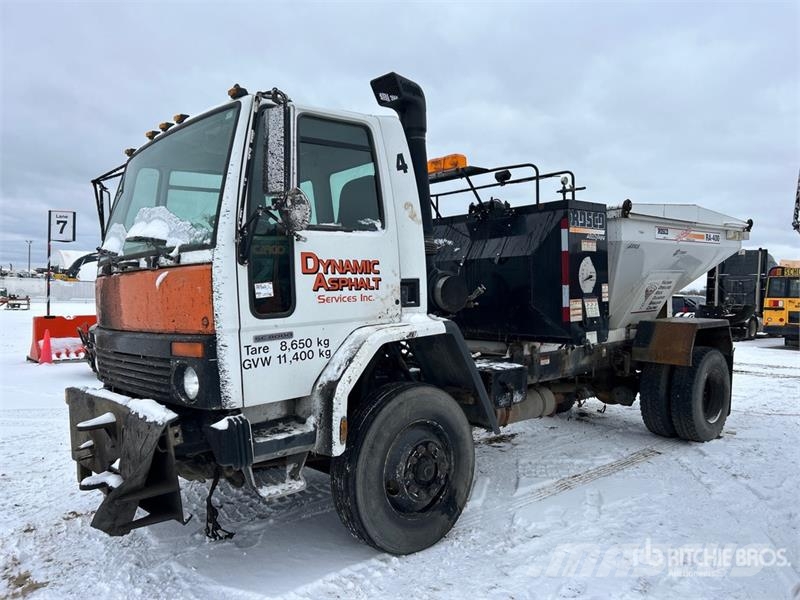 Sterling RA-400 300 gal on Sterling 4x2 Hot Patch Truck Tovornjaki cisterne