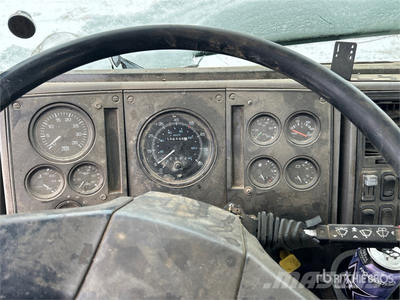 Sterling RA-400 300 gal on Sterling 4x2 Hot Patch Truck Tovornjaki cisterne