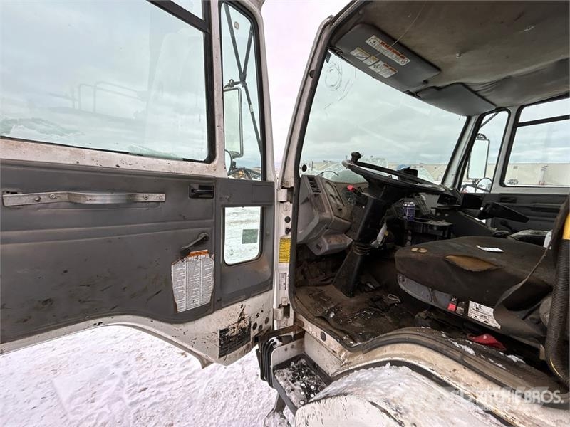 Sterling RA-400 300 gal on Sterling 4x2 Hot Patch Truck Tovornjaki cisterne