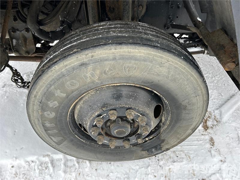 Sterling RA-400 300 gal on Sterling 4x2 Hot Patch Truck Tovornjaki cisterne