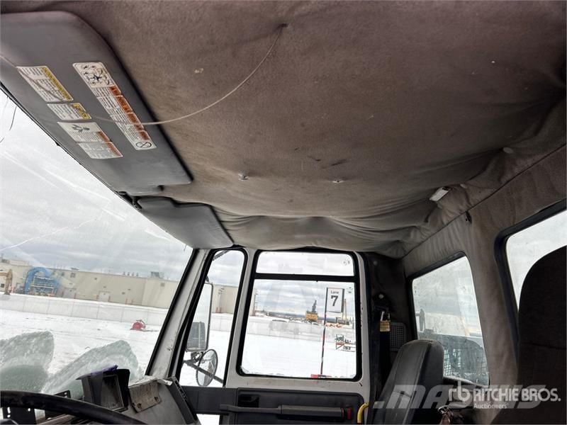 Sterling RA-400 300 gal on Sterling 4x2 Hot Patch Truck Tovornjaki cisterne