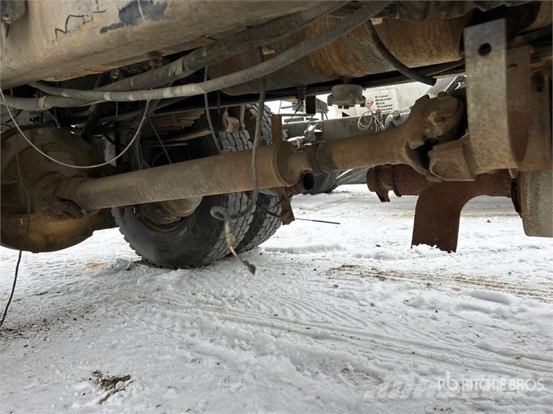 Sterling RA-400 300 gal on Sterling 4x2 Hot Patch Truck Tovornjaki cisterne