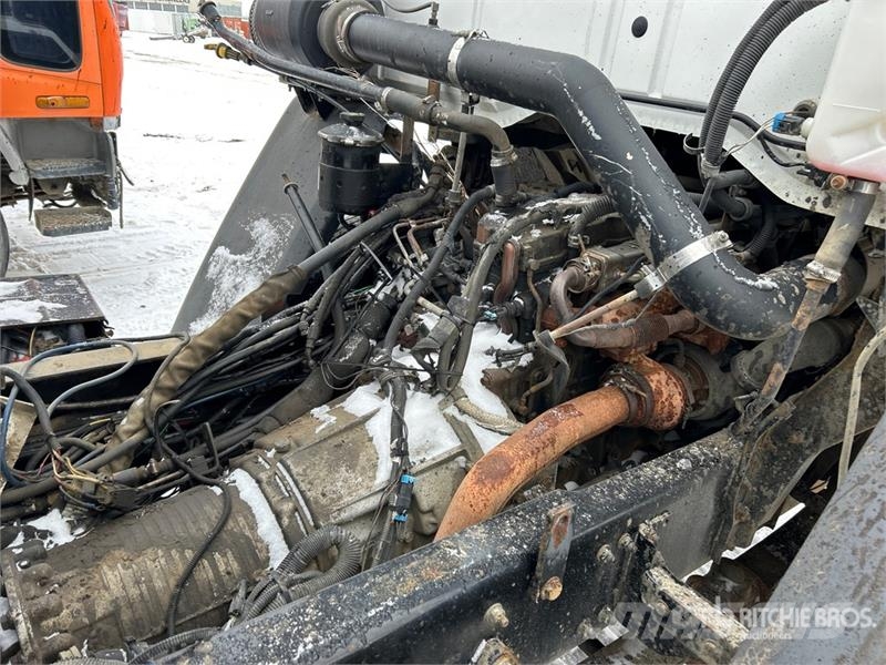 Sterling RA-400 300 gal on Sterling 4x2 Hot Patch Truck Tovornjaki cisterne