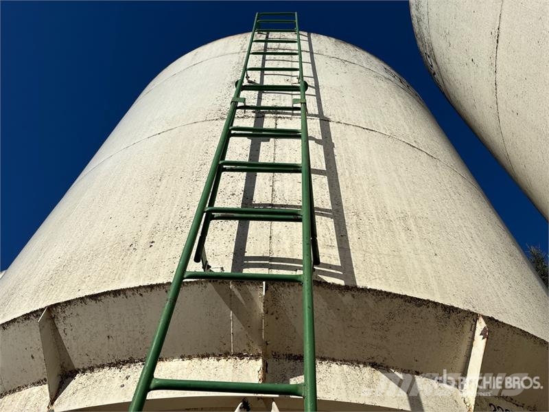  Stor-King +/- 2500 bu 3 Ring Smooth Wall Hopper Gr وحدات / آلات معالجة المحاصيل وتخزينها - أخرى