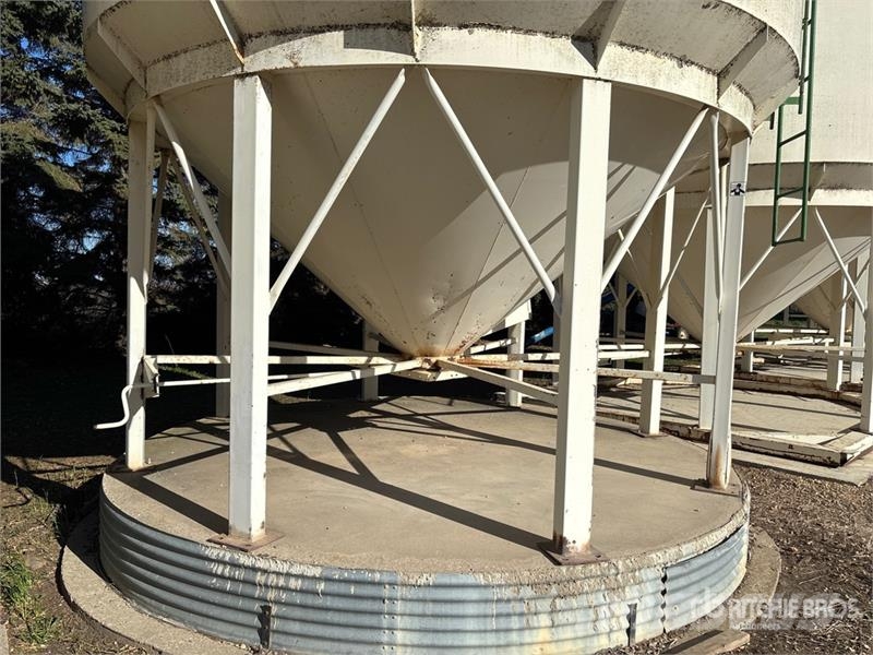  Stor-King +/- 2500 bu 3 Ring Smooth Wall Hopper Gr وحدات / آلات معالجة المحاصيل وتخزينها - أخرى