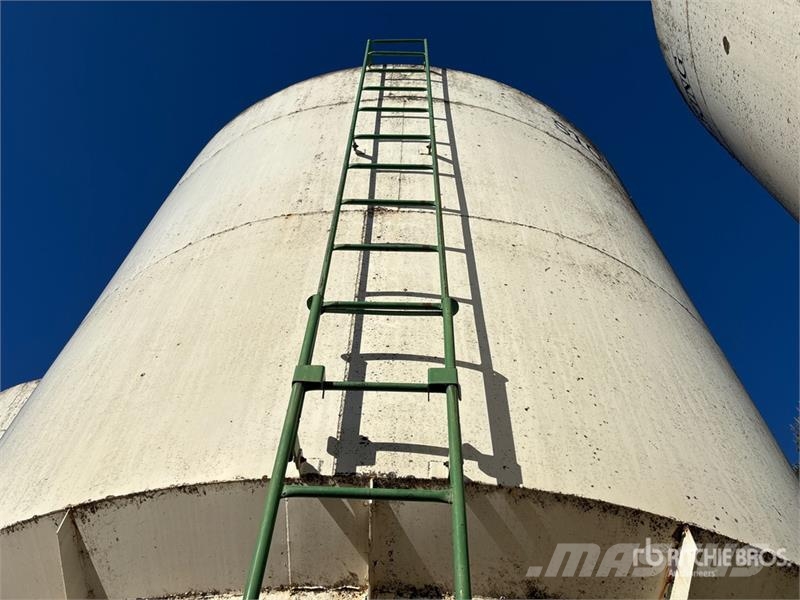  Stor-King +/- 2500 bu 3 Ring Smooth Wall Hopper Gr وحدات / آلات معالجة المحاصيل وتخزينها - أخرى
