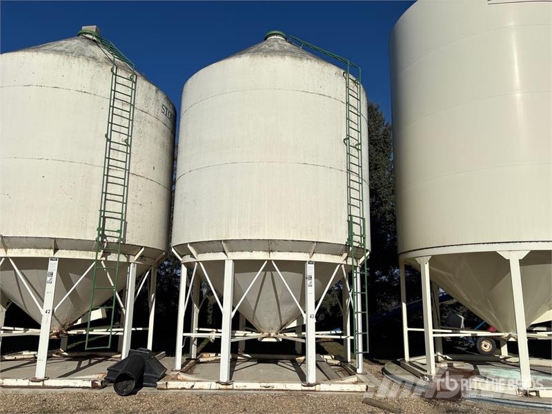  Stor-King +/- 2500 bu 3 Ring Smooth Wall Hopper Gr وحدات / آلات معالجة المحاصيل وتخزينها - أخرى