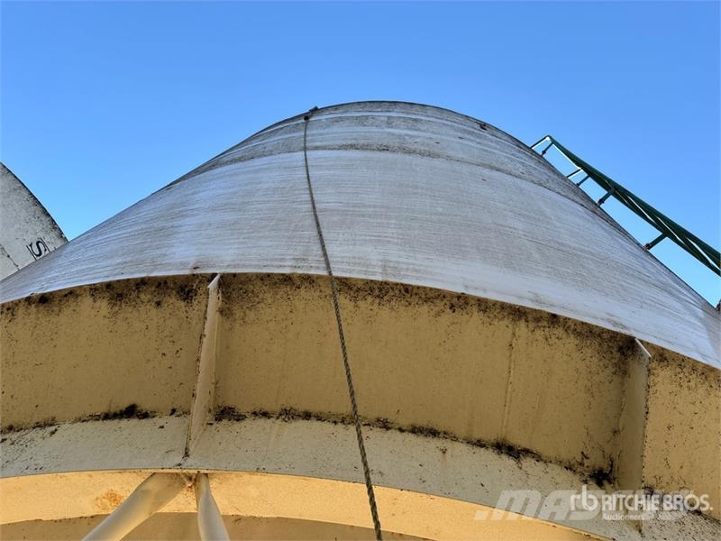  Stor-King +/- 2500 bu 3 Ring Smooth Wall Hopper Gr وحدات / آلات معالجة المحاصيل وتخزينها - أخرى