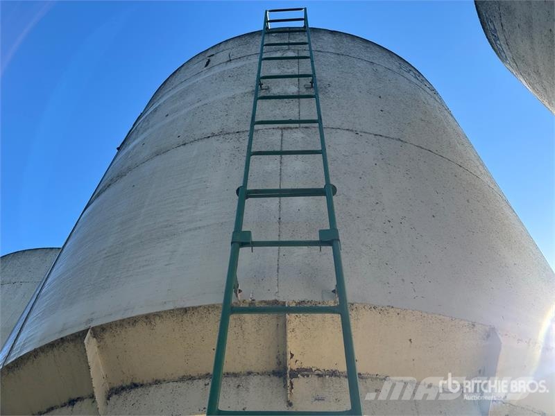  Stor-King +/- 2500 bu 3 Ring Smooth Wall Hopper Gr وحدات / آلات معالجة المحاصيل وتخزينها - أخرى