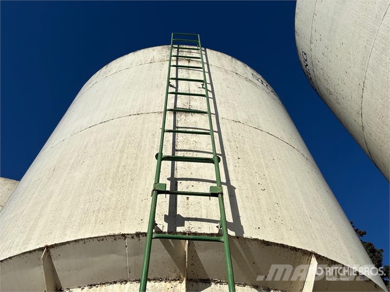  Stor-King +/- 2500 bu 3 Ring Smooth Wall Hopper Gr وحدات / آلات معالجة المحاصيل وتخزينها - أخرى