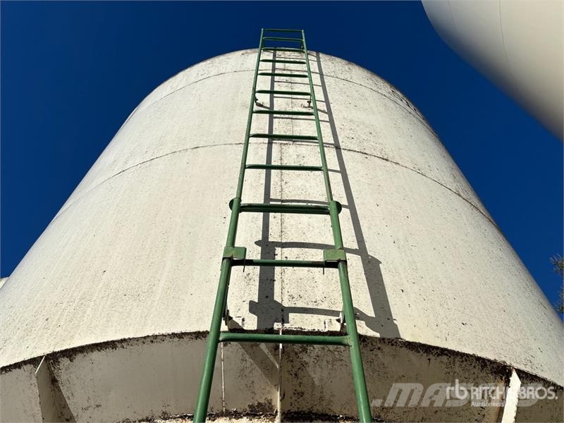  Stor-King +/- 2500 bu 3 Ring Smooth Wall Hopper Gr وحدات / آلات معالجة المحاصيل وتخزينها - أخرى
