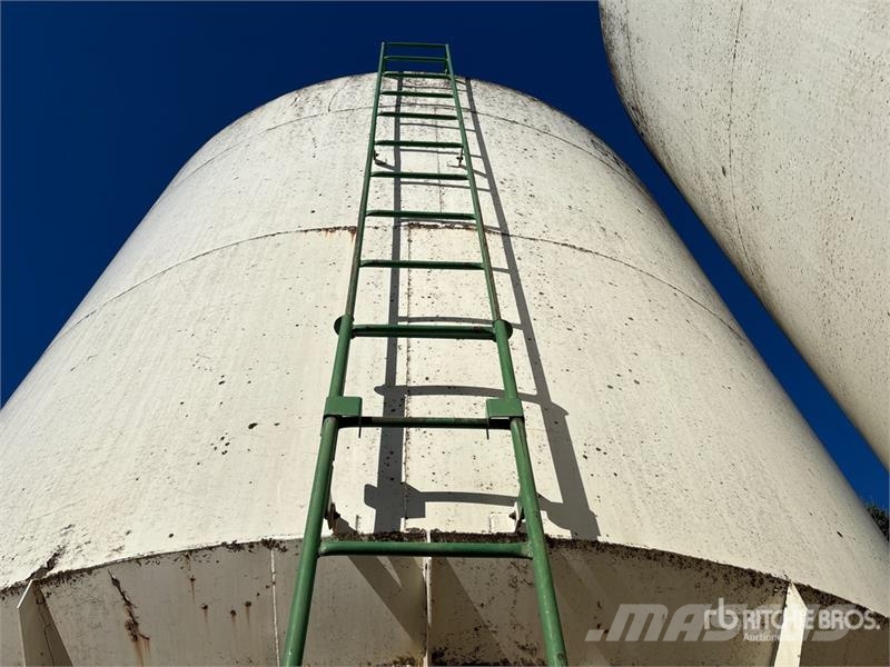  Stor-King +/- 2500 bu 3 Ring Smooth Wall Hopper Gr وحدات / آلات معالجة المحاصيل وتخزينها - أخرى