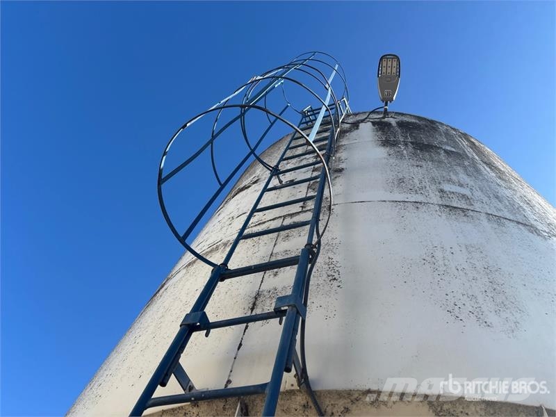  Stor-King +/- 3000 bu 3 Ring Smooth Wall Hopper Gr وحدات / آلات معالجة المحاصيل وتخزينها - أخرى