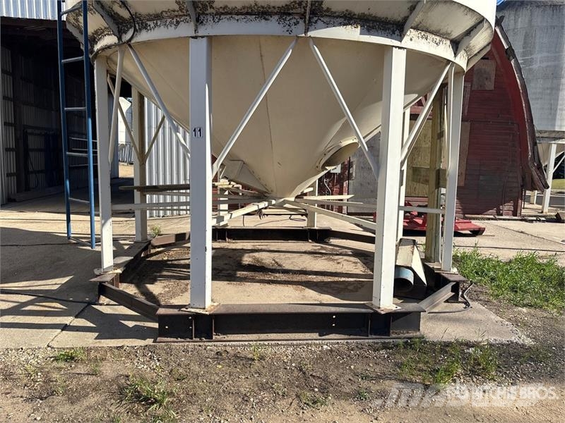  Stor-King +/- 3000 bu 3 Ring Smooth Wall Hopper Gr وحدات / آلات معالجة المحاصيل وتخزينها - أخرى