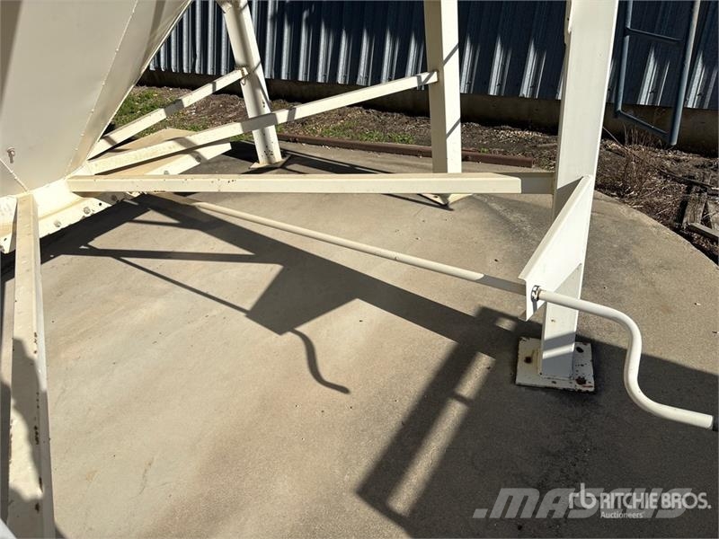 Stor-King +/- 3500 bu 4 Ring Smooth Wall Hopper Gr Macchine/unitá di lavorazione e stoccaggio/altri