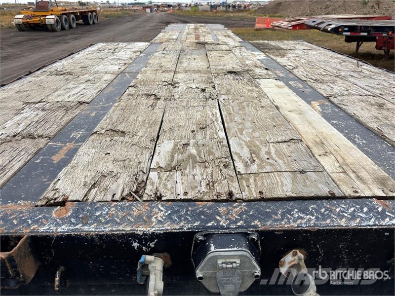 Stoughton 53 ft Tri/A Step Deck Trailer Низькорамні причепи
