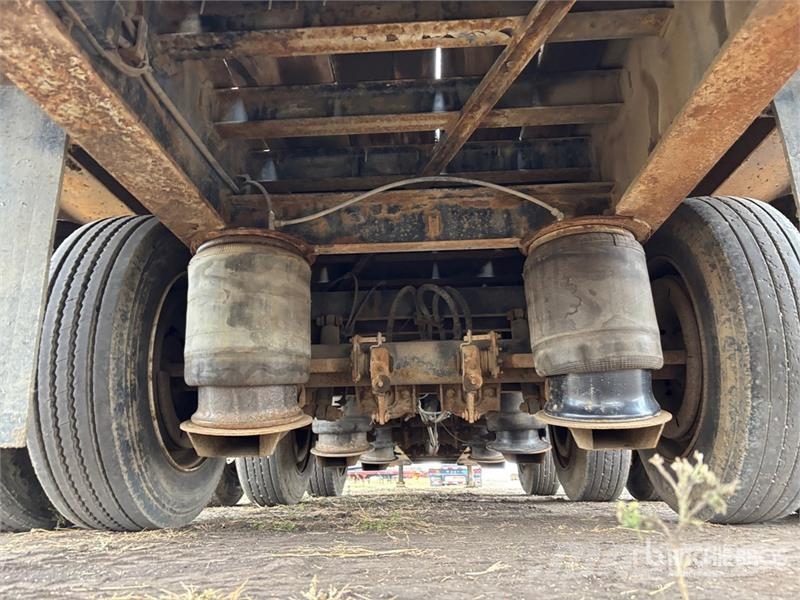 Stoughton 53 ft Tri/A Step Deck Trailer Низькорамні причепи