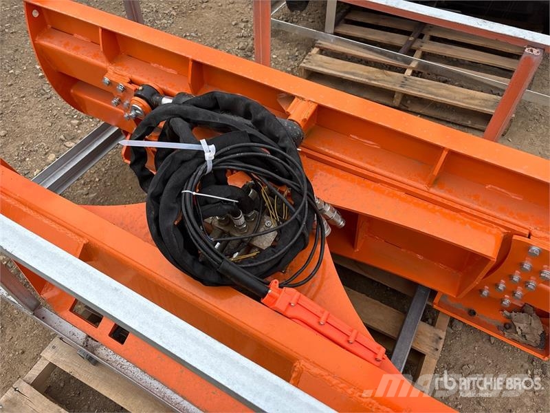 Suihe SSD-A 72 in Angle Skid Steer Dozer (Unused) Cuchillas