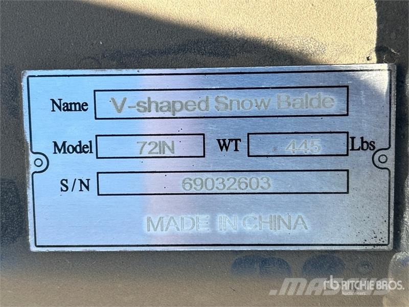 Suihe SSD-V blade 72 in Skid Steer Snow Blade (Unused) 刮雪板和犁