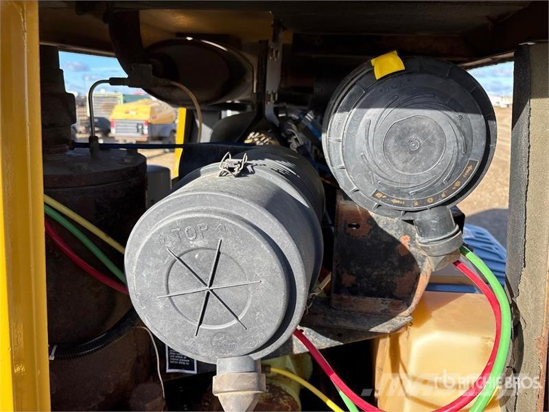 Sullair 225HDPQ CAT 225 cfm Mobile 260 CFM Air Compressor Kompresory