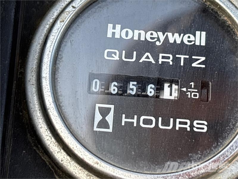 Sullair 225HDPQ CAT 225 cfm Mobile 260 CFM Air Compressor Kompresory