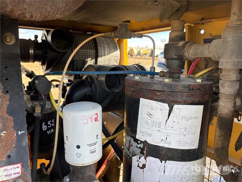 Sullair 225HDPQ CAT 225 cfm Mobile 260 CFM Air Compressor Kompresory