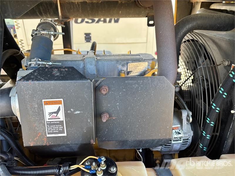 Sullair 225HDPQ CAT 225 cfm Mobile 260 CFM Air Compressor Kompresory