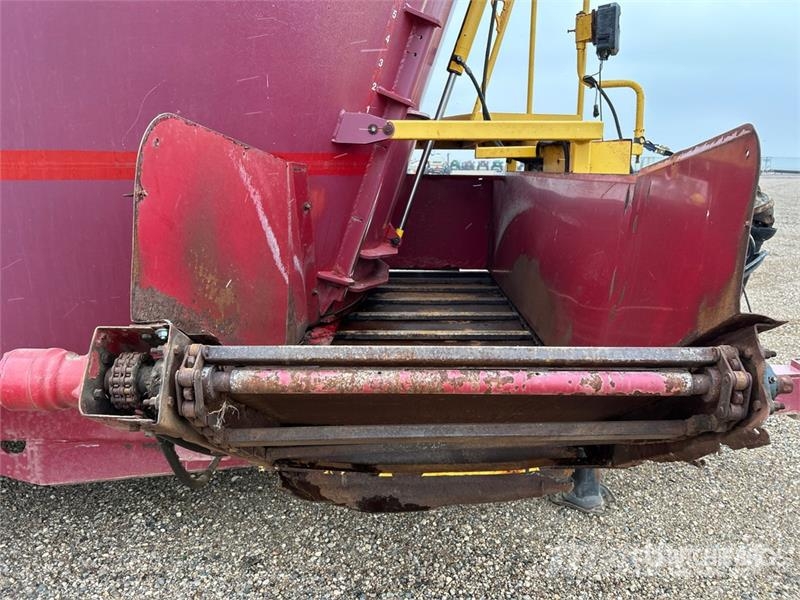Supreme 1200T S/A Feed Mixer Кормораздатчики