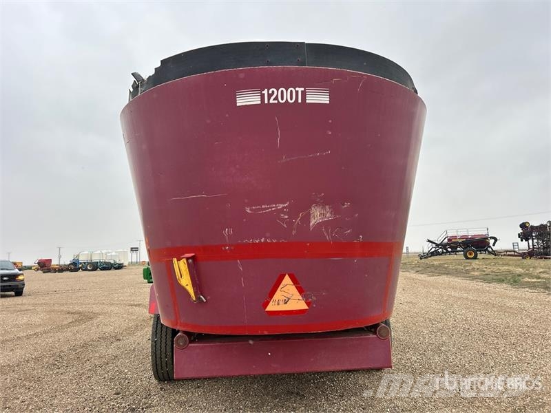 Supreme 1200T S/A Feed Mixer Кормораздатчики