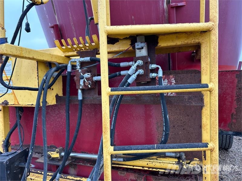 Supreme 1200T S/A Feed Mixer Кормораздатчики