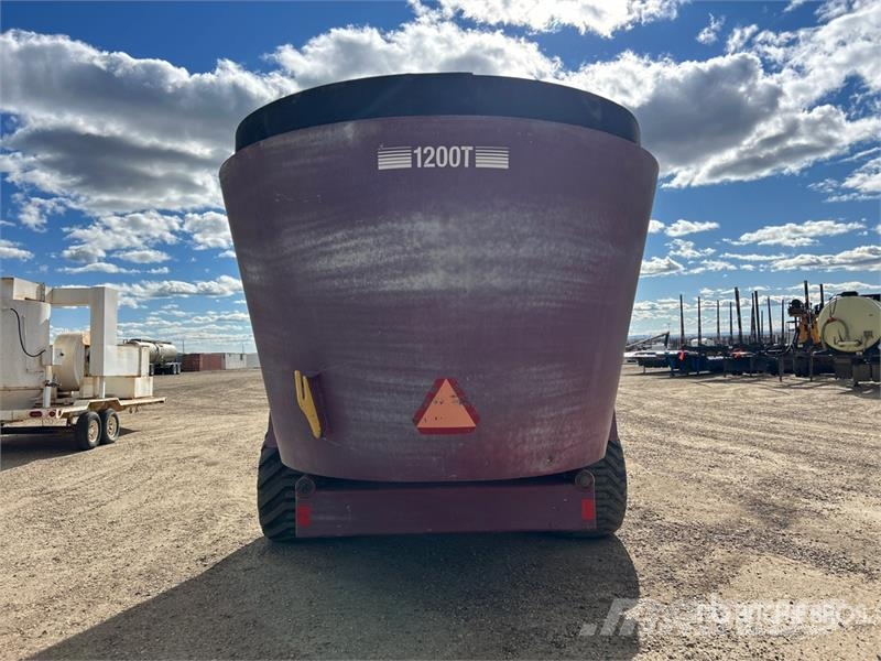 Supreme International 1200T S/A Feed Mixer Кормораздатчики
